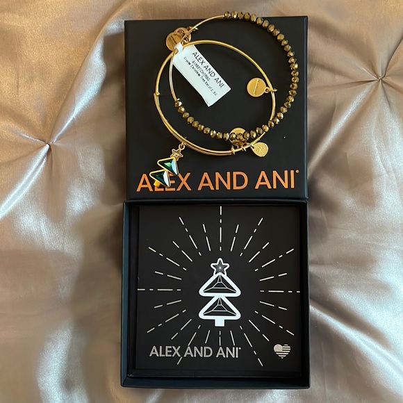 Alex and Ani Christmas tree set of 2 bangles - Picture 4 of 7